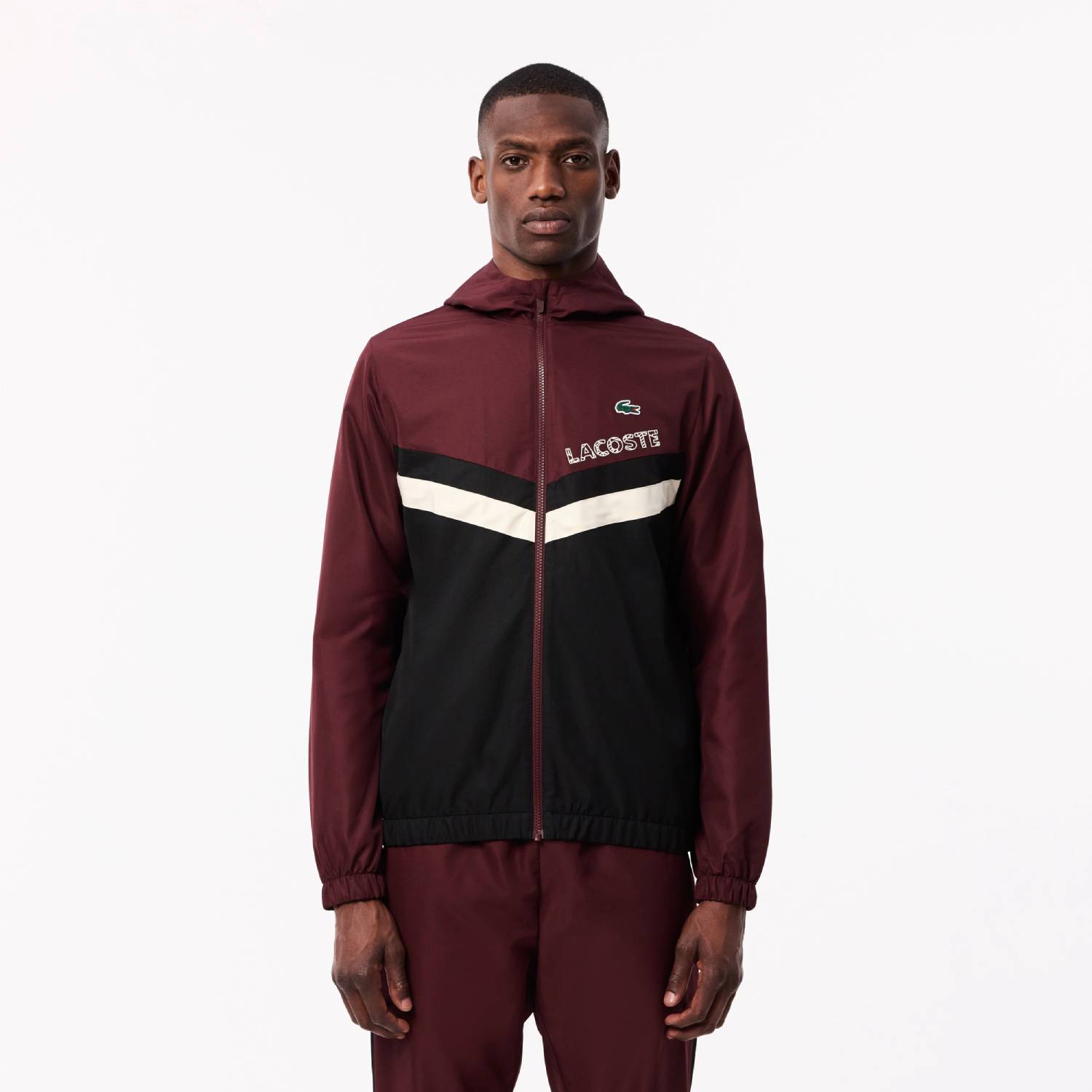 Ensemble survêtement Tennis Homme Lacoste taffetas diamanté Bordeaux/Noir/Blanc : Style et Performance sur le Court