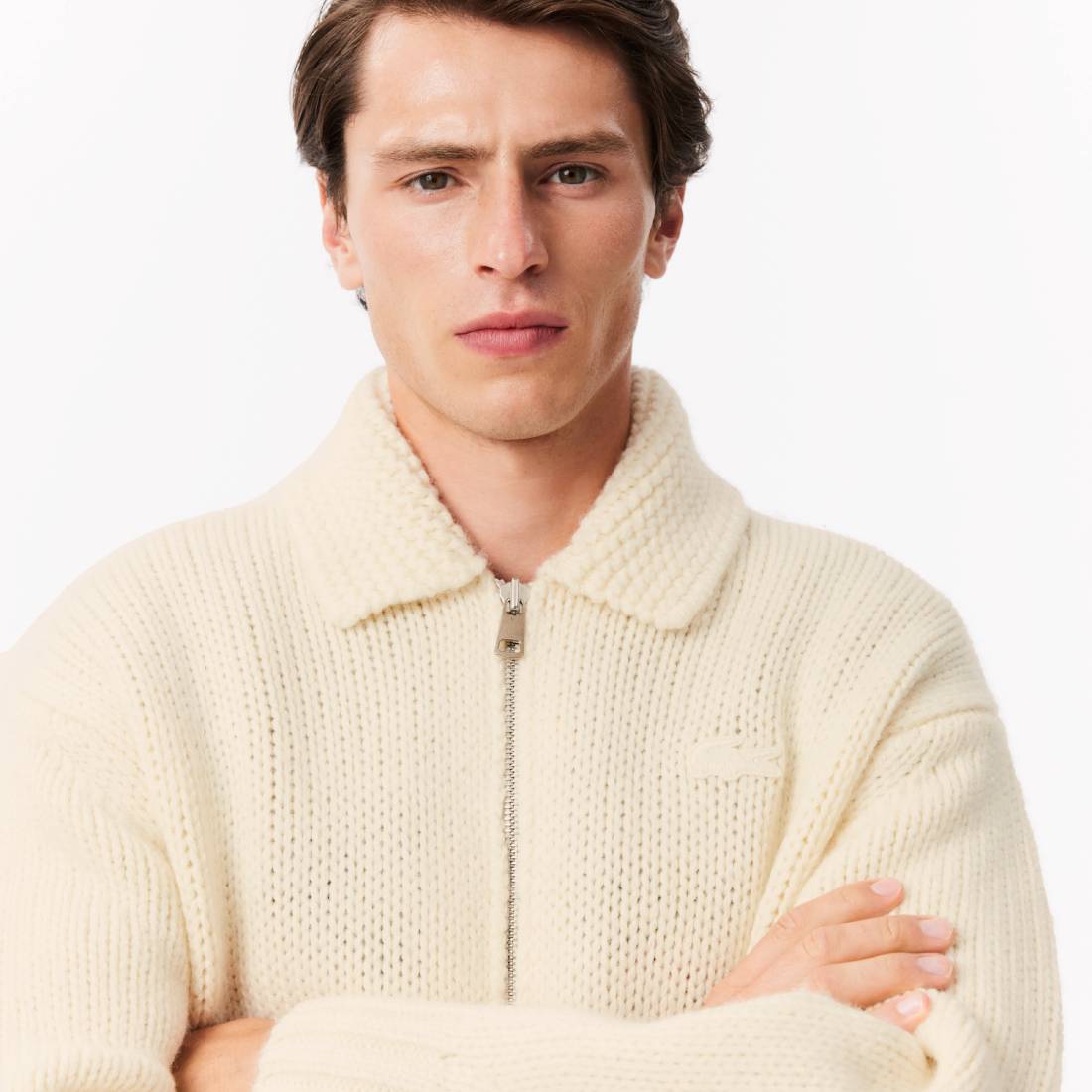 Pull Relaxed Fit Homme Lacoste en Laine Cardée Col Châle Beige : Élégance et Confort au Quotidien