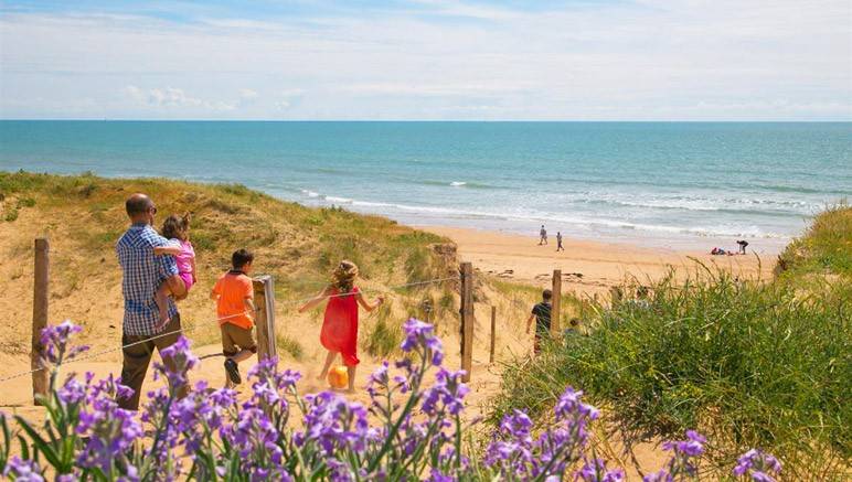 Camping L'Anse des Pins 4* Bord de Mer sur l'île d'Oléron 