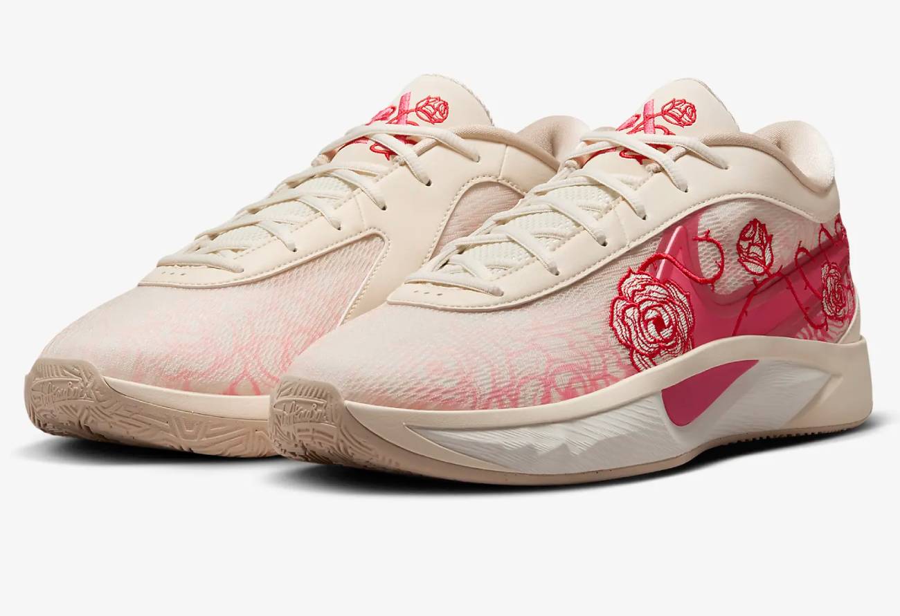 Nike GIANNIS Freak 6 Baskets Basses Lait de coco/Voile/Rouge université/Rose aster