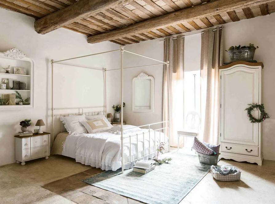 Étagère blanche Romantique à moulures - Maisons du Monde