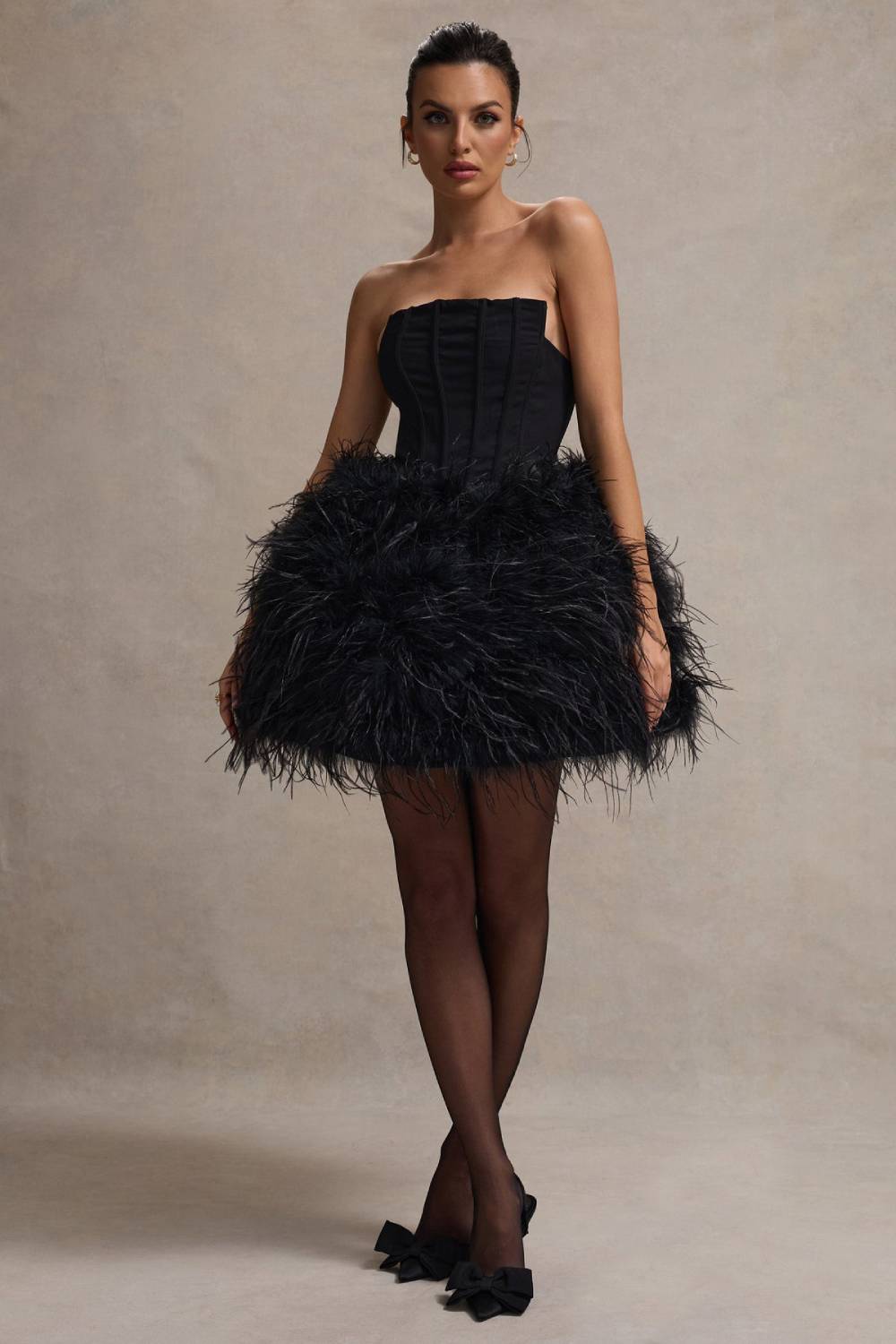 Mini-robe noire bustier PEACHES avec ourlet plume volumineux - Club L London