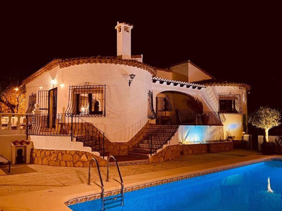 Villa VISTA avec Piscine privée et jardin à Alcalali sur la Costa Blanca en Espagne