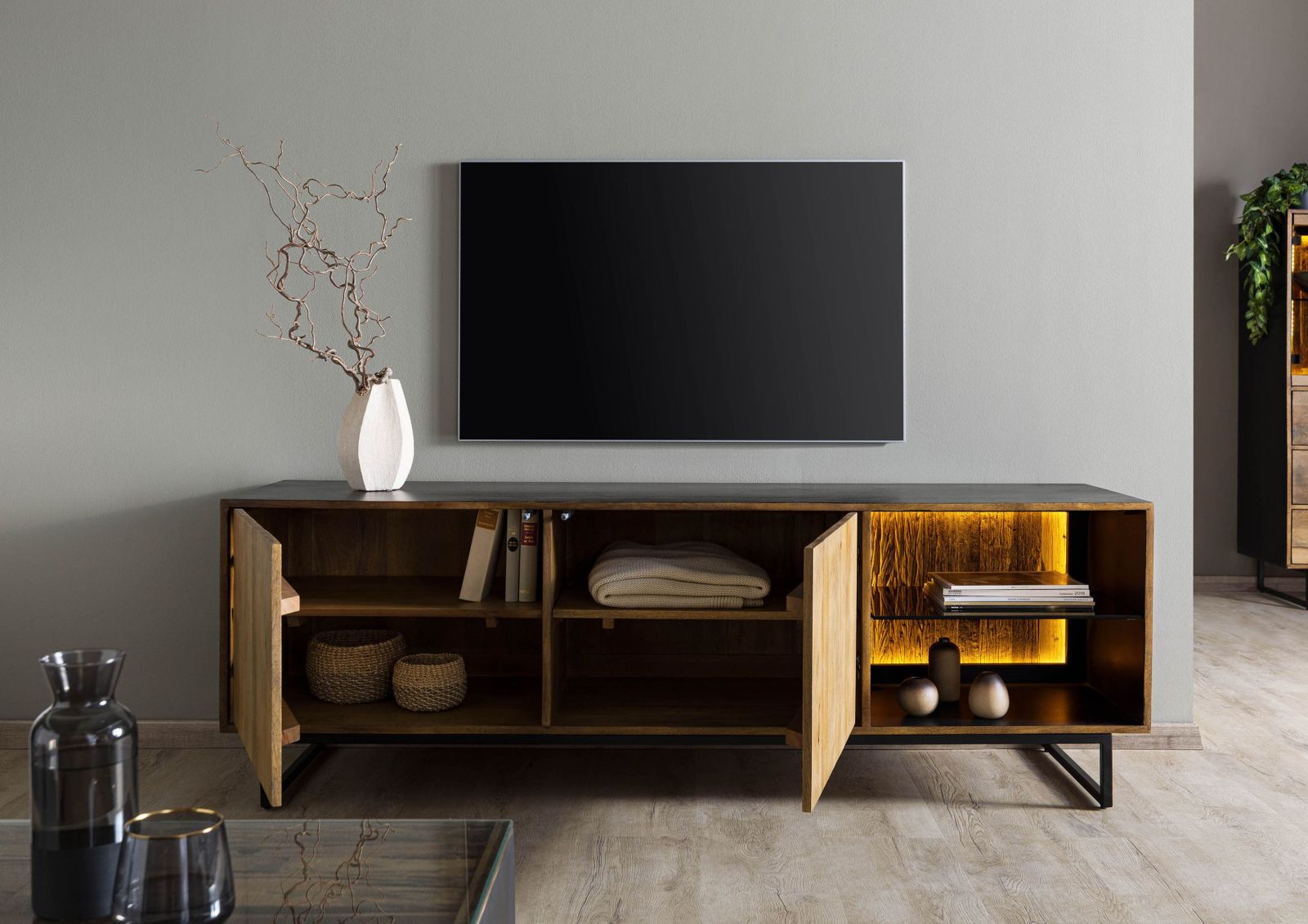 Meuble TV DAVIS #10 en bois de Manguier naturel laqué noir 180x47x60 cm - Massivmoebel24 