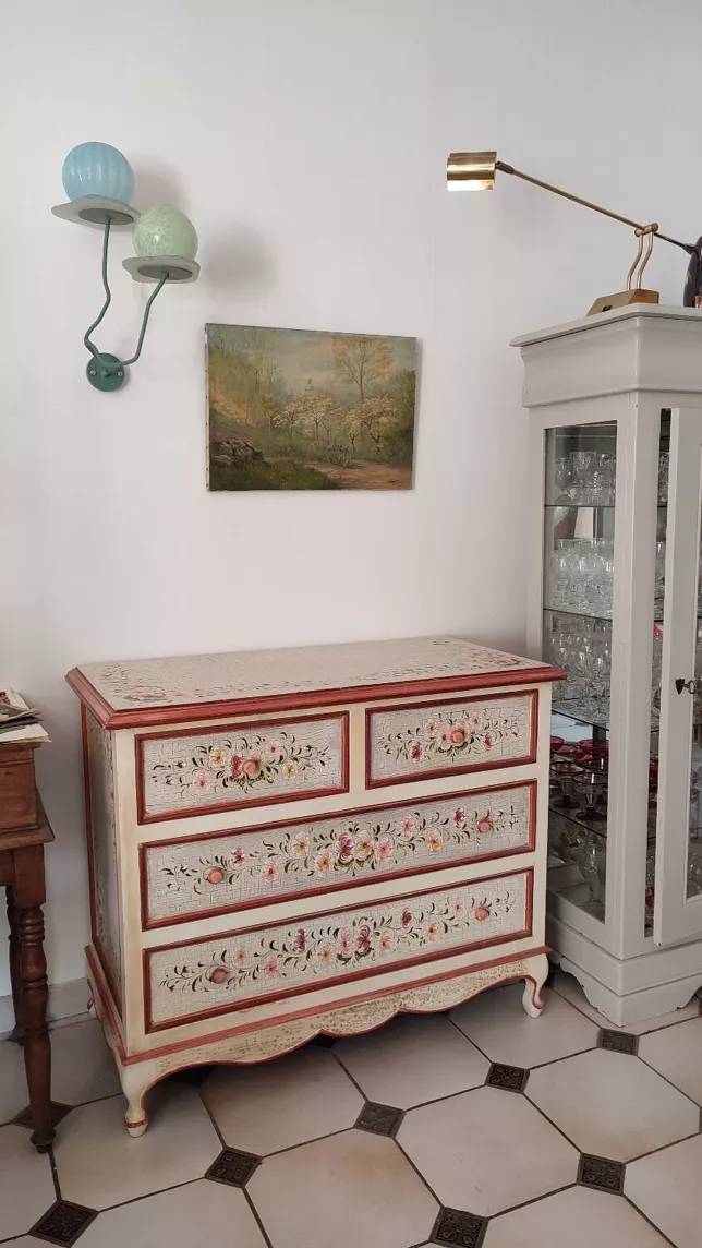 Commode Bohème peinte à décor de fleurs - Selency