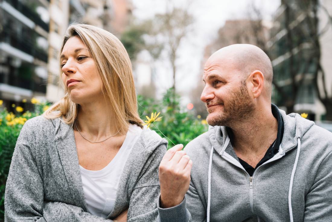 Pourquoi les hommes perdent-ils plus leurs cheveux que les femmes ?