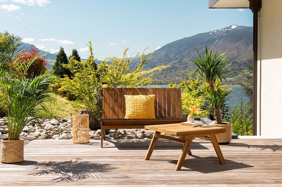 Salon de jardin TIDAK Banc 2 places et Table basse en bois massif  - Miliboo
