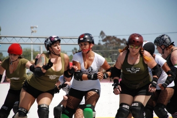 Le roller derby, un sport féminin spectaculaire et impertinent 