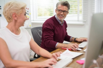 Emploi des seniors : quelle est la vraie valeur de l’expérience ?