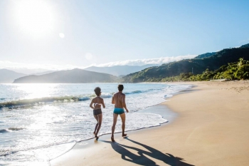 Pourquoi existe-t-il des plages de sable fin et d’autres de galets ?