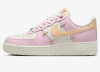 Nike Air Force 1 '07 LX Baskets Basses Mousse rose/Voile/Or métallique/Vanille pâle - Baskets Femme Nike